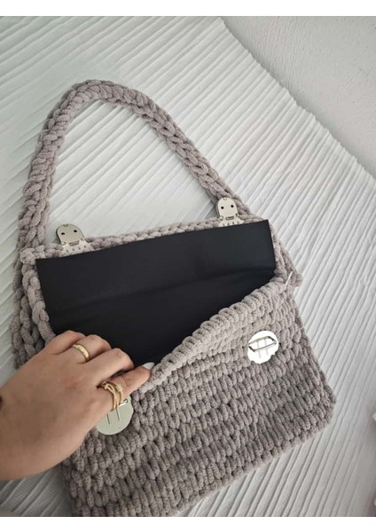 Puffy Elegance El Yapımı Örgü Gri Peluş Çanta fiyatları