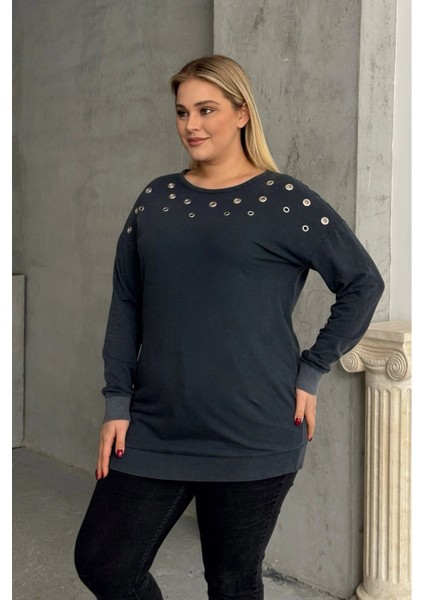 Büyük Beden Uzun Kollu Kuşgözü ve Sırt Dekolte Detaylı Sweatshirt 303870