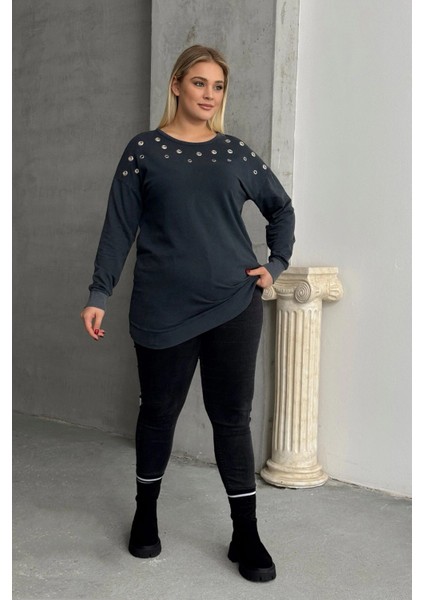 Büyük Beden Uzun Kollu Kuşgözü ve Sırt Dekolte Detaylı Sweatshirt 303870