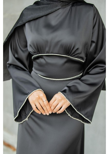 Kol ve Bel Taş Detaylı Saten Abiye-Siyah fiyatları