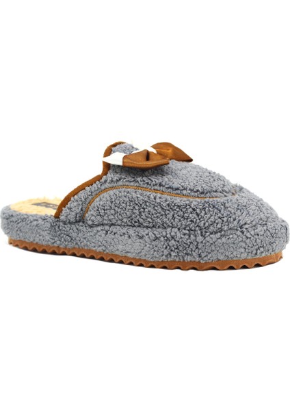 Kadın Fiyonklu Peluş Kışlık Ev Terliği – Yumuşak, Hafif ve Kaymaz Taban