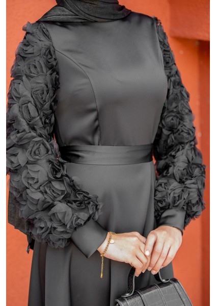 Rosery Gül Detaylı Saten Abiye-Siyah fiyatları