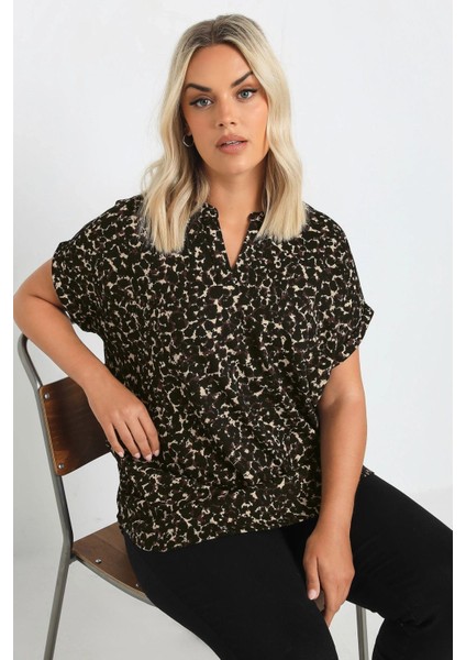 Büyük Beden Çentik Yaka Kısa Kollu Leopar Desenli Bluz 322198