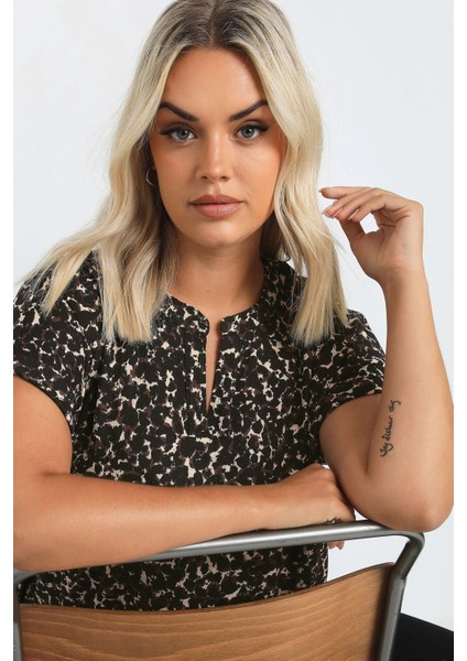 Büyük Beden Çentik Yaka Kısa Kollu Leopar Desenli Bluz 322198 fırsatları