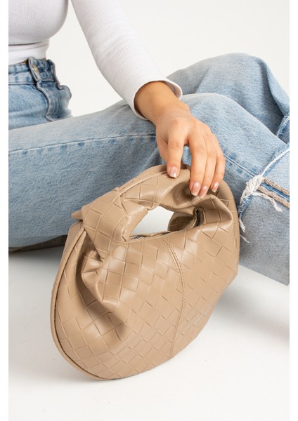 Kadın Mini Baget Dügüm Detaylı Fermuarlı El Çanta Örgü Desenli fiyatları