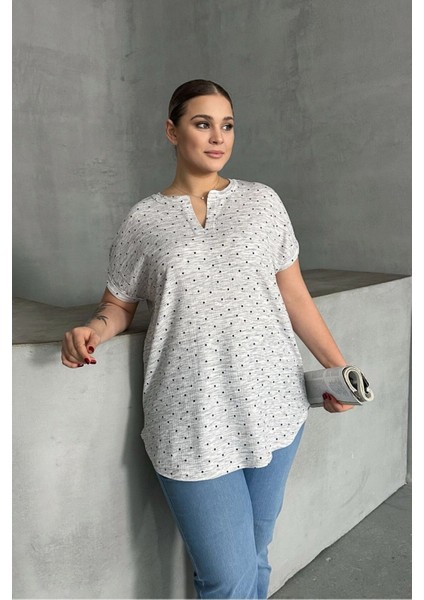 Büyük Beden Çentik V Yaka Kısa Kollu Puantiye Desenli Bluz 303866 fırsatları