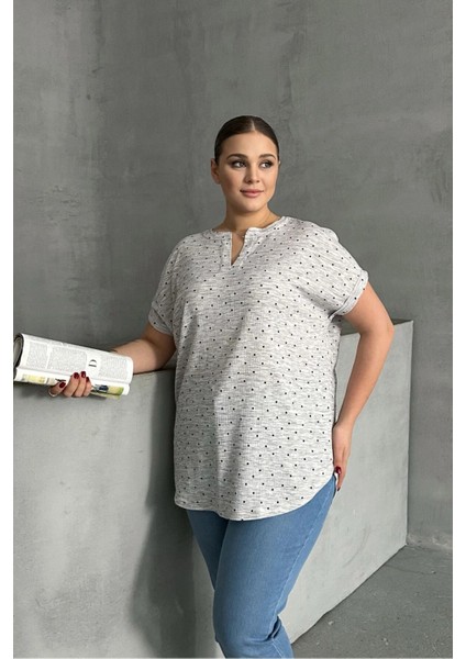 Büyük Beden Çentik V Yaka Kısa Kollu Puantiye Desenli Bluz 303866 indirimleri