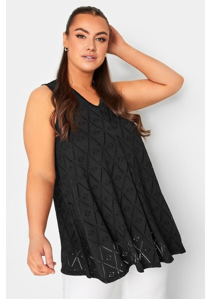 Büyük Beden V Yaka Dantel Detaylı Astarsız Sıfır Kollu Bluz 302402