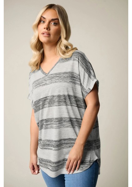 Büyük Beden Kısa Kol V Yaka Eteği Oval Kesim Çizgili Bluz 303993