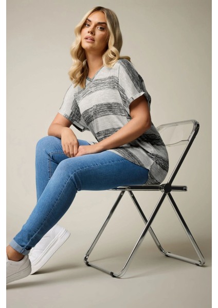 Büyük Beden Kısa Kol V Yaka Eteği Oval Kesim Çizgili Bluz 303993 fiyatları