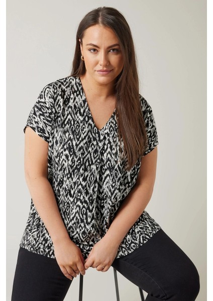 Büyük Beden V Yaka Kısa Kollu Önü Pileli Bluz 615583