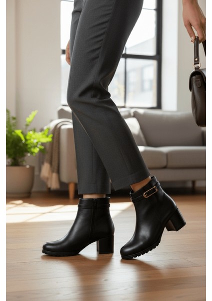 Rober Siyah Tokalı Deri ( 5 cm Topuklu ) Günlük Kullanım Kadın Botu