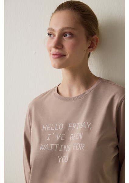 Koyu Bej Hello Friday Baskılı Bisiklet Yaka Pamuklu Uzun Kollu Pijama Üstü fiyatları