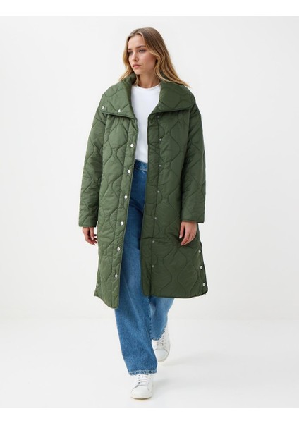 Haki Kapitone Desenli Çıtçıt Detaylı Uzun Puf Kaban