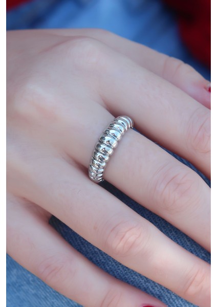 Gümüş Renk Sarmal Model Kadın Yüzük - Lisinya