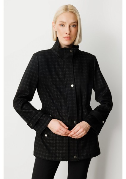 Kazayağı Desenli Kolları Apoletli Trenç Siyah 07041