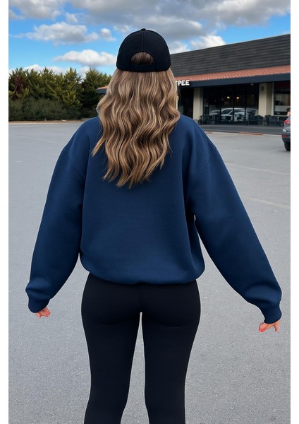 Oversize Bisiklet Yaka Nakışlı Sweatshirt Lacivert modelleri