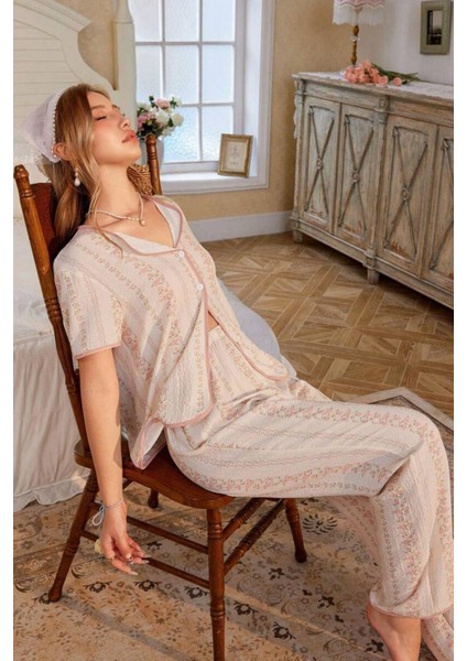 Çok Renkli Fransız Esintili Zarif Pijama Takımı 7325 fırsatları