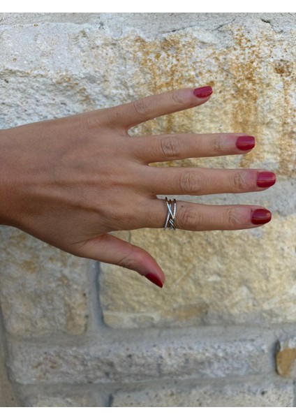 Çift Sarmal Mini Zirkon Taş Detaylı Ayarlanabilir Gümüş Kaplama Yüzük