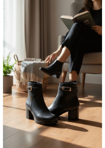 Rober Siyah Tokalı Deri ( 5 cm Topuklu ) Günlük Kullanım Kadın Botu modelleri