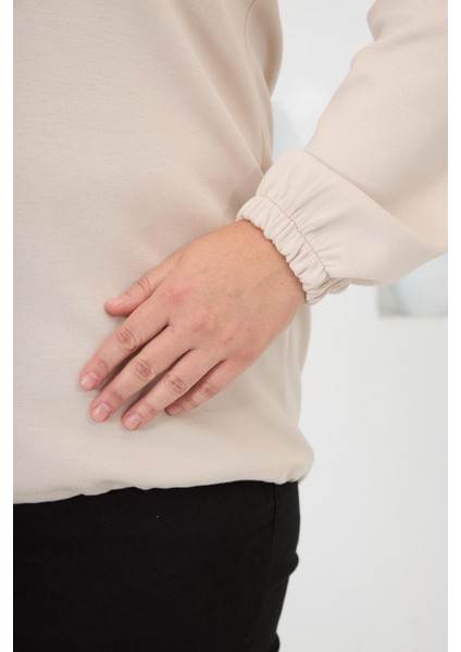 Yaka Detaylı Kol ve Eteği Büzgülü Büyük Beden Sweat Krem fiyatları