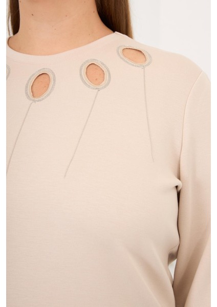 Yaka Detaylı Kol ve Eteği Büzgülü Büyük Beden Sweat Krem fırsatları