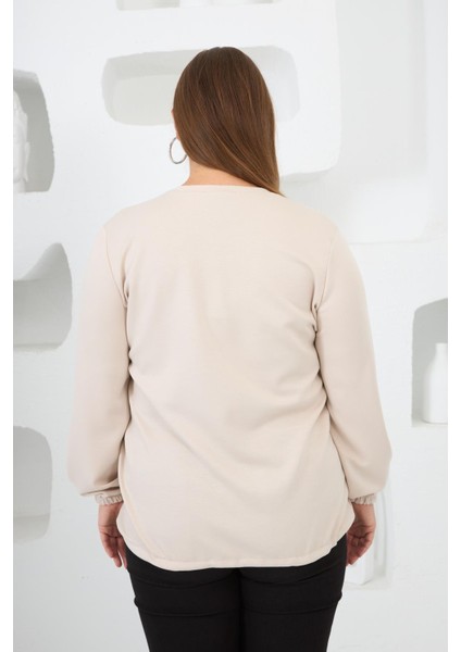 Yaka Detaylı Kol ve Eteği Büzgülü Büyük Beden Sweat Krem
