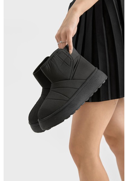 Kadın Siyah Kalın Poli Taban Içi Kürklü Cırtlı Bot