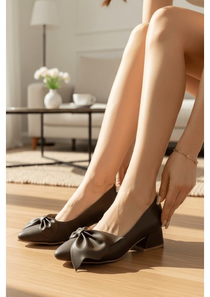 Camila Kahverengi Fiyonklu (4 Cm) Sivri Burun Topuklu Ayakkabı