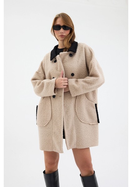 Kadın Oversize Siyah Yakalı Çift Düğmeli Teddy Kaban - Bej modelleri