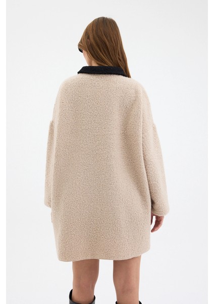 Kadın Oversize Siyah Yakalı Çift Düğmeli Teddy Kaban - Bej fırsatları