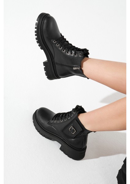 Kadın Siyah Kalın Termo Taban Tokalı Bağcıklı ve Fermuarlı Bot modelleri