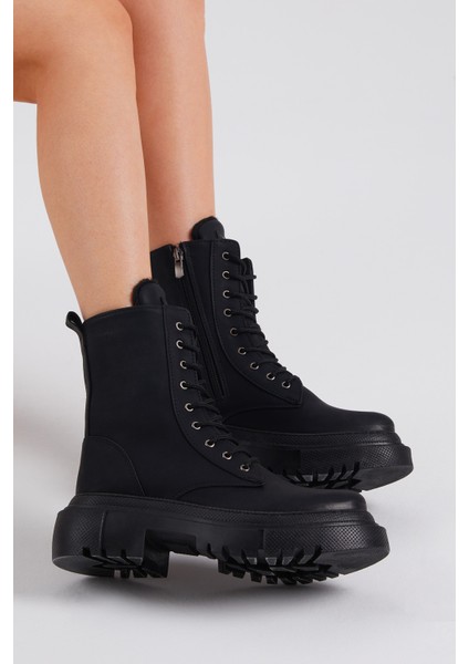 Kadın Siyah Mat Rahat Kalıp Kalın Taban Bağcıklı ve Fermuarlı Bot