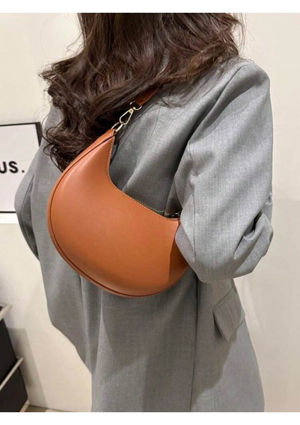 Ay Dizaynlı Günlük Şık Tasarımlı Kadın Koltuk Altı Baget Çanta modelleri
