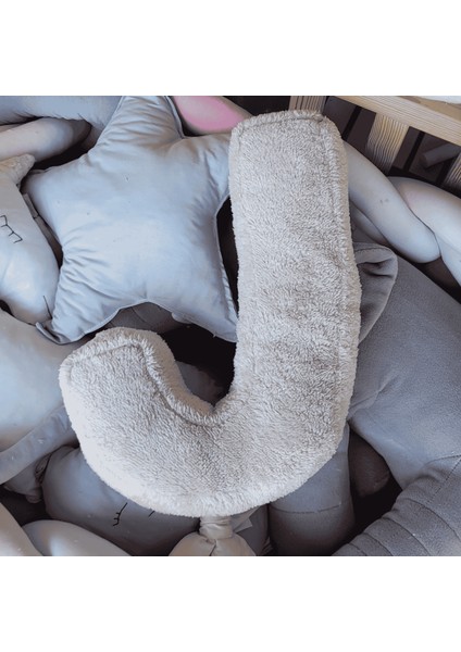Litera, J Harfi, Yastık, Kırlent, Elyaf Dolgulu, Welsoft Kumaş, 40 cm