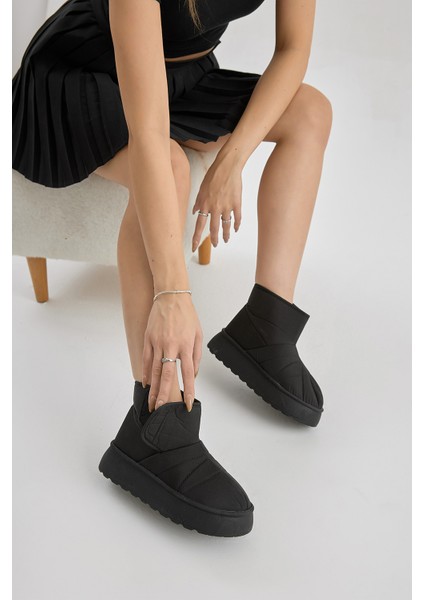 Kadın Siyah Kalın Poli Taban Içi Kürklü Cırtlı Bot fiyatları