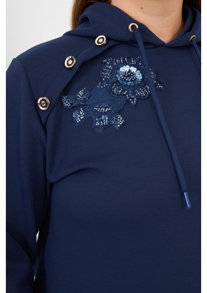 Çiçek Aplikeli Büyük Beden Kapüşonlu Eşofman Takımı Lacivert fiyatları