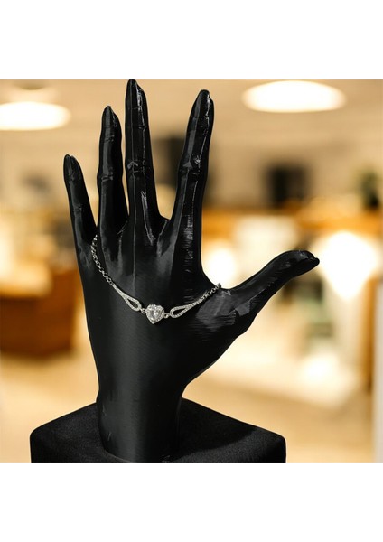 925 Ayar Gümüş Beyaz Kalp Taşlı Zirkon Taşlarla Çevrili Bileklik modelleri