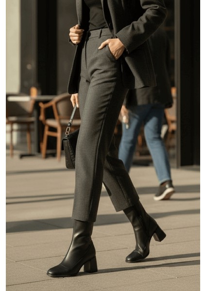 Lirya Siyah ( 8 cm Topuklu ) Günlük Kullanım Kadın Botu