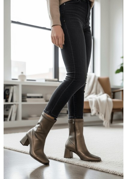 Lirya Siyah ( 8 cm Topuklu ) Günlük Kullanım Kadın Botu modelleri