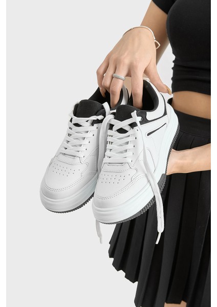Kadın Beyaz Siyah Termo Taban Bağcıklı Spor Ayakkabı