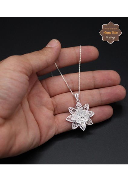 Lotus Çiçeği Model 925 Ayar Saf Gümüş Telkari Kadın Kolye 201024648 modelleri