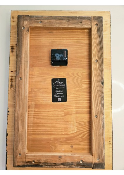 Doğal Çam Ağacından El Yapımı Epoksi Duvar Saati - Sessiz Akar Mekanizma (56X35X2 Cm)