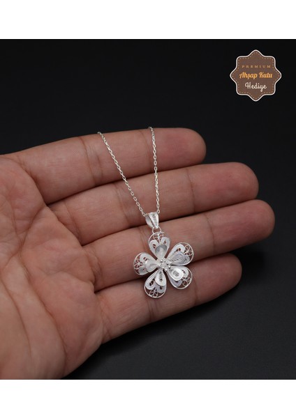 Çiçek Model 925 Ayar Saf Gümüş Telkari Kadın Kolye 201024649 modelleri