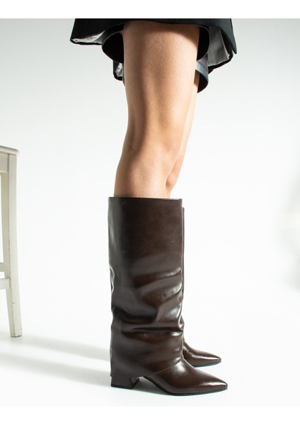 Nomi Kadın Sivri Burun Topuklu Çizme