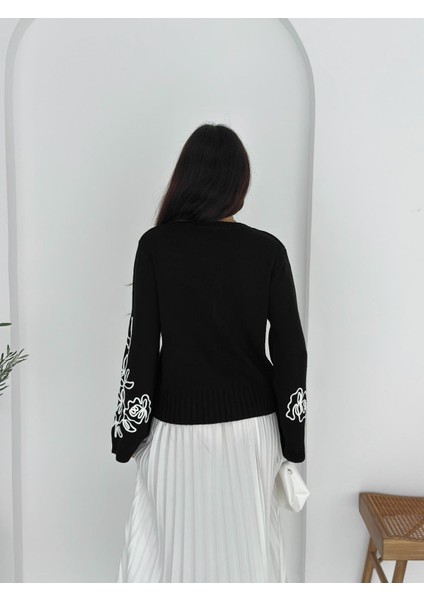 Kollari Nakış Detaylı Ispanyol Kol Triko Kazak modelleri