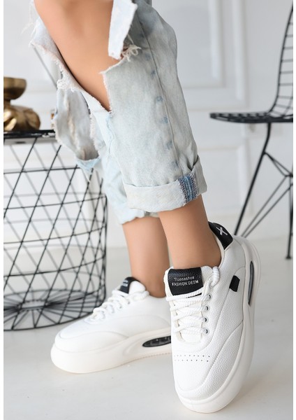 Chris Beyaz Cilt Siyah Detaylı Bağcıklı Spor Ayakkabı - Lisinya modelleri