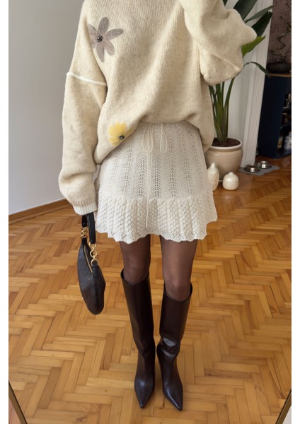 Ajurlu Brodeli Fırfır Tasarımlı Etek- Ekru fırsatları