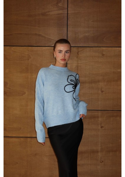 Çiçek Desenli Triko Kazak