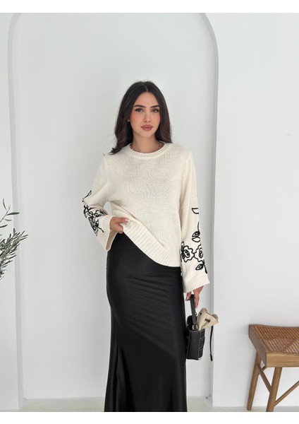 Kollari Nakış Detaylı Ispanyol Kol Triko Kazak fiyatları